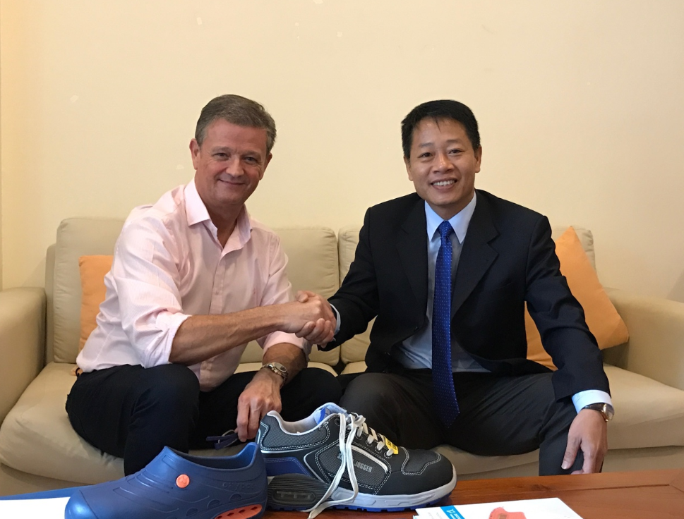 TGĐ Safety Jogger Mr Wim Vanderschueren làm việc cùng với TGD Garan. Trần Duy Linh