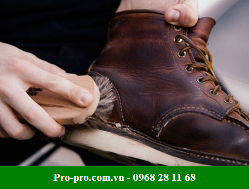 Vệ sinh giày bảo hộ