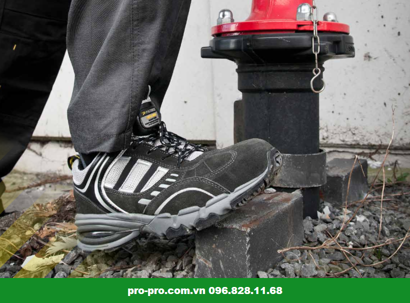 Giày bảo hộ có mũi giày làm từ hợp chất phi kim