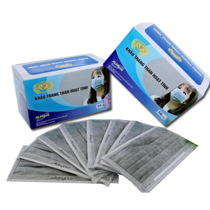 Khẩu trang đang là vật bất ly thân của nhiều người.